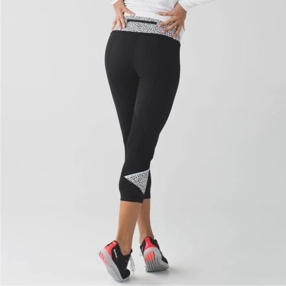 FINAL DISCOUNT Lululemon Pace Rival Crop in Black White Mosaic Size 6